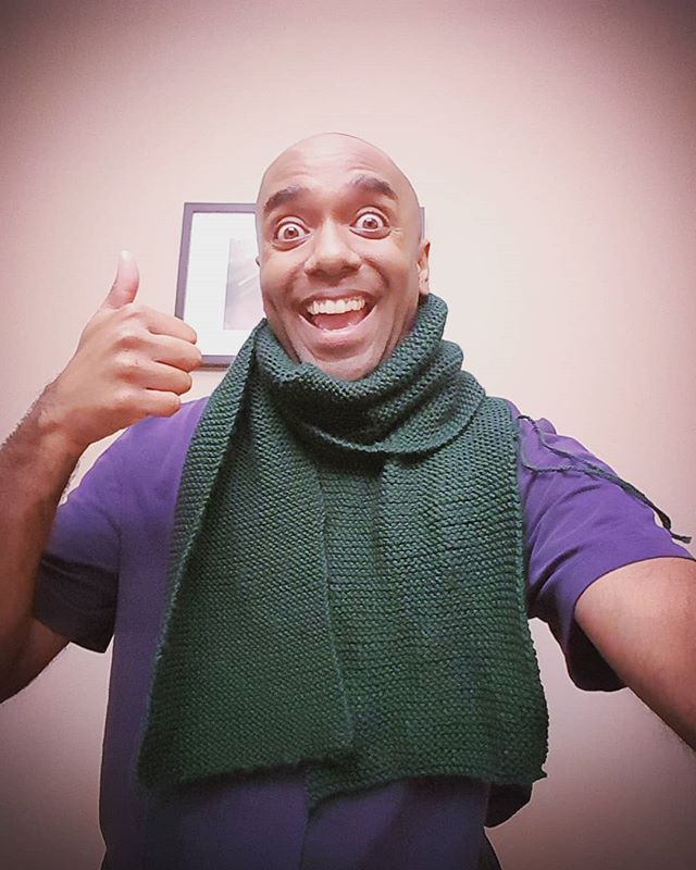 Home-made knitted scarf selfie!  Homaknelfie! #selfiegram #yolo #swag #yoloswag #knitting #stillbad #myfingershurt